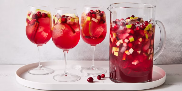 Mistletoe Mixology: Kiss-Worthy Drinks